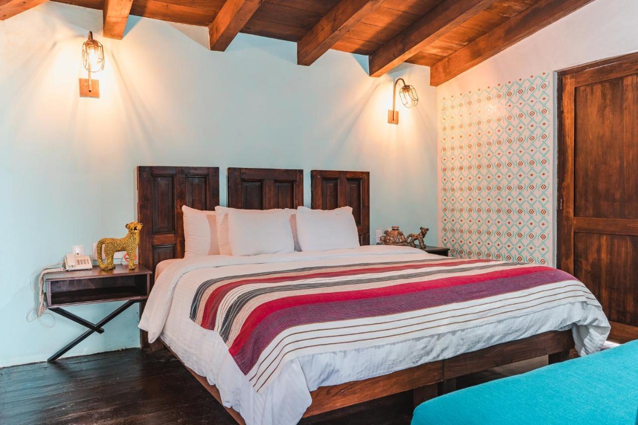 Yox Hotel Boutique San Cristóbal de Las Casas Kültér fotó A bedroom at the hotel