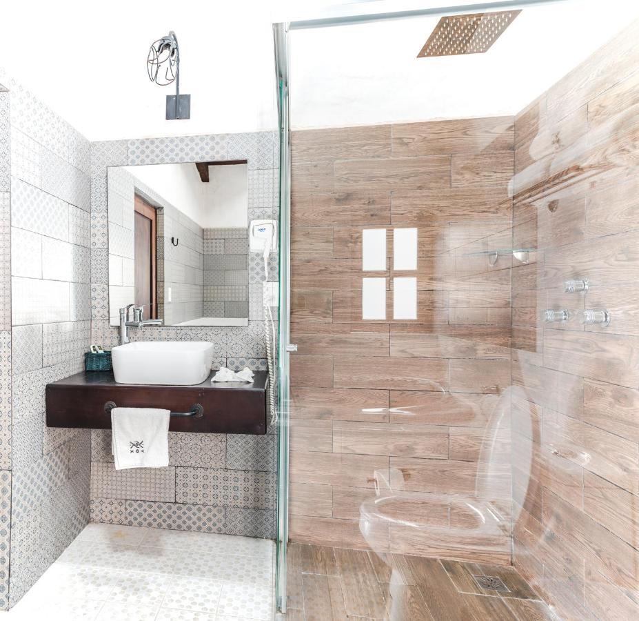 Yox Hotel Boutique San Cristóbal de Las Casas Kültér fotó A shower enclosure