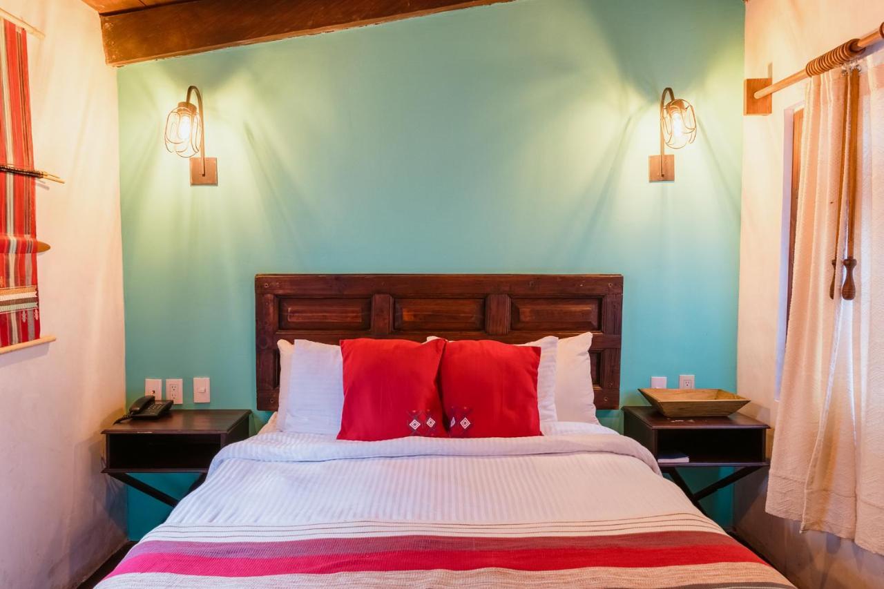 Yox Hotel Boutique San Cristóbal de Las Casas Kültér fotó A bedroom at the hotel