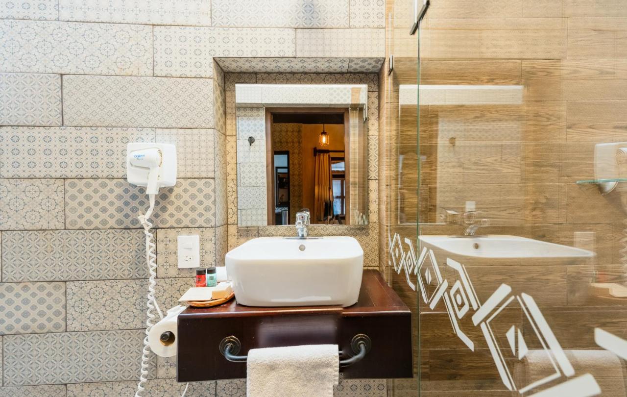 Yox Hotel Boutique San Cristóbal de Las Casas Kültér fotó Bathroom