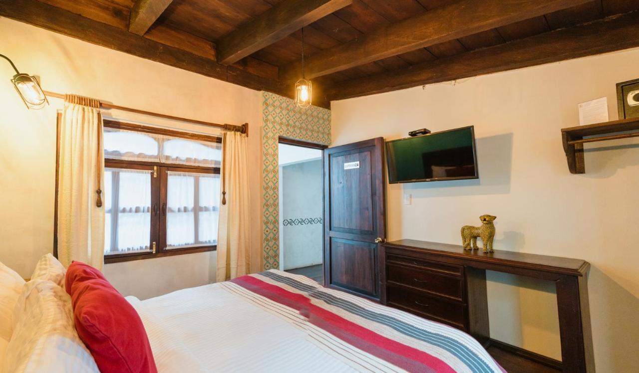 Yox Hotel Boutique San Cristóbal de Las Casas Kültér fotó A bedroom at the hotel